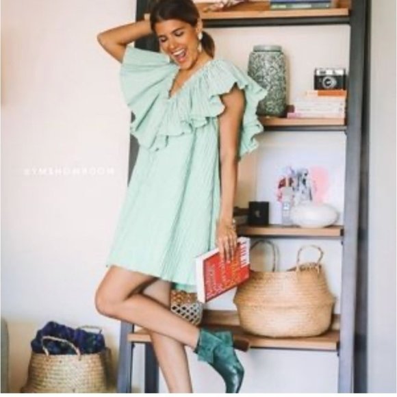 Zara Blogger Fave Voluminous Green Pleated Dress Womens Size Medium Travel Style - Picture 2 of 10